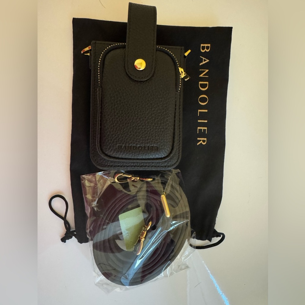 HAILEY HOLSTER
Crossbody Phone Case in Black/Gold